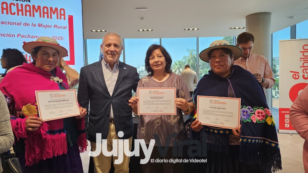 Entrega de Distinción Pachamama a mujeres rurales.